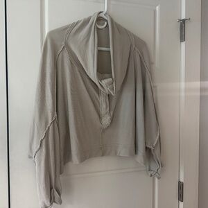 Free People. tan 3/4 sleeve top. Exposed seams. Relaxed fit. top. Size XS